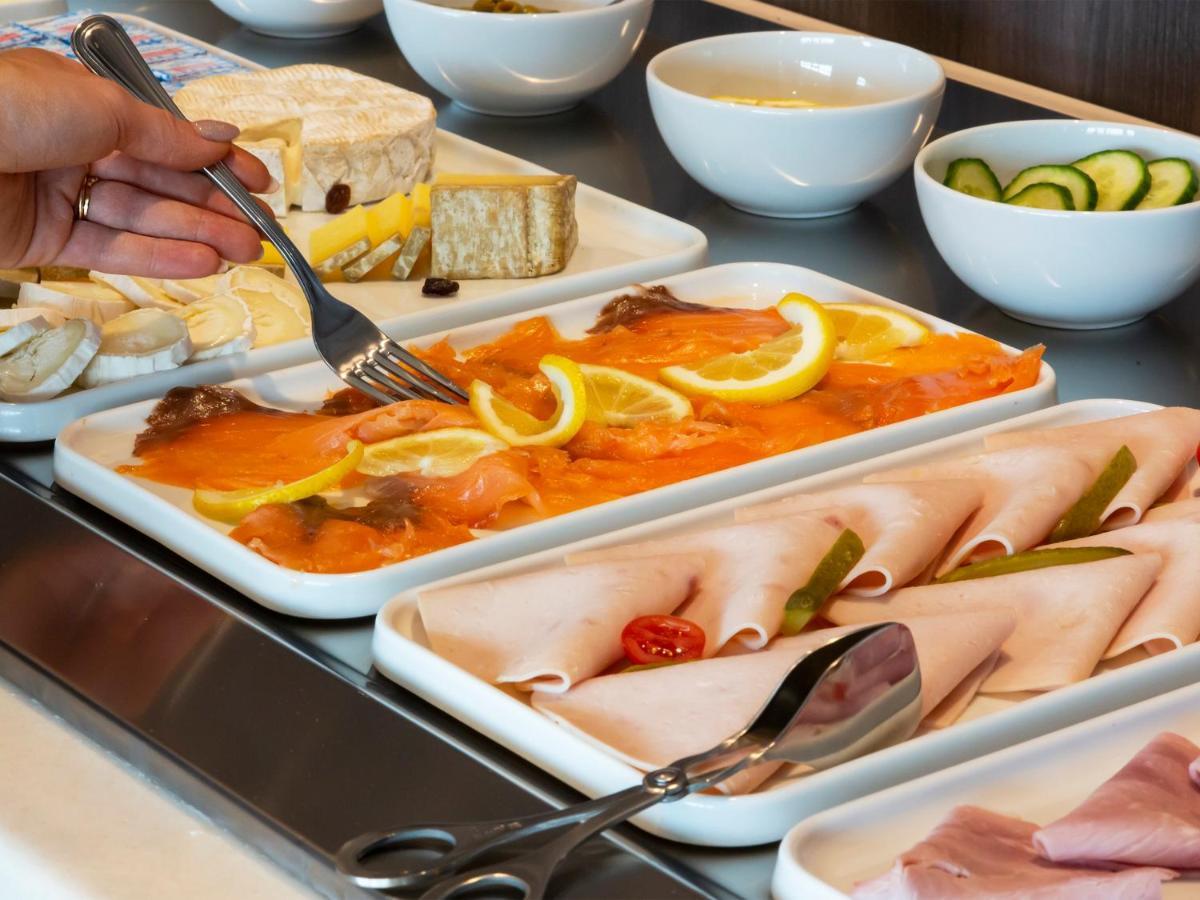 Hotel Roi Soleil Prestige Plaisir - St Quentin 外观 照片