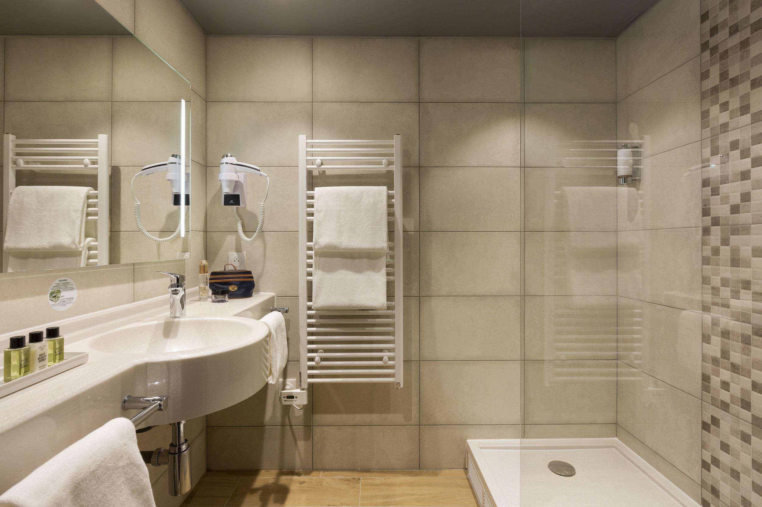 Hotel Roi Soleil Prestige Plaisir - St Quentin 外观 照片