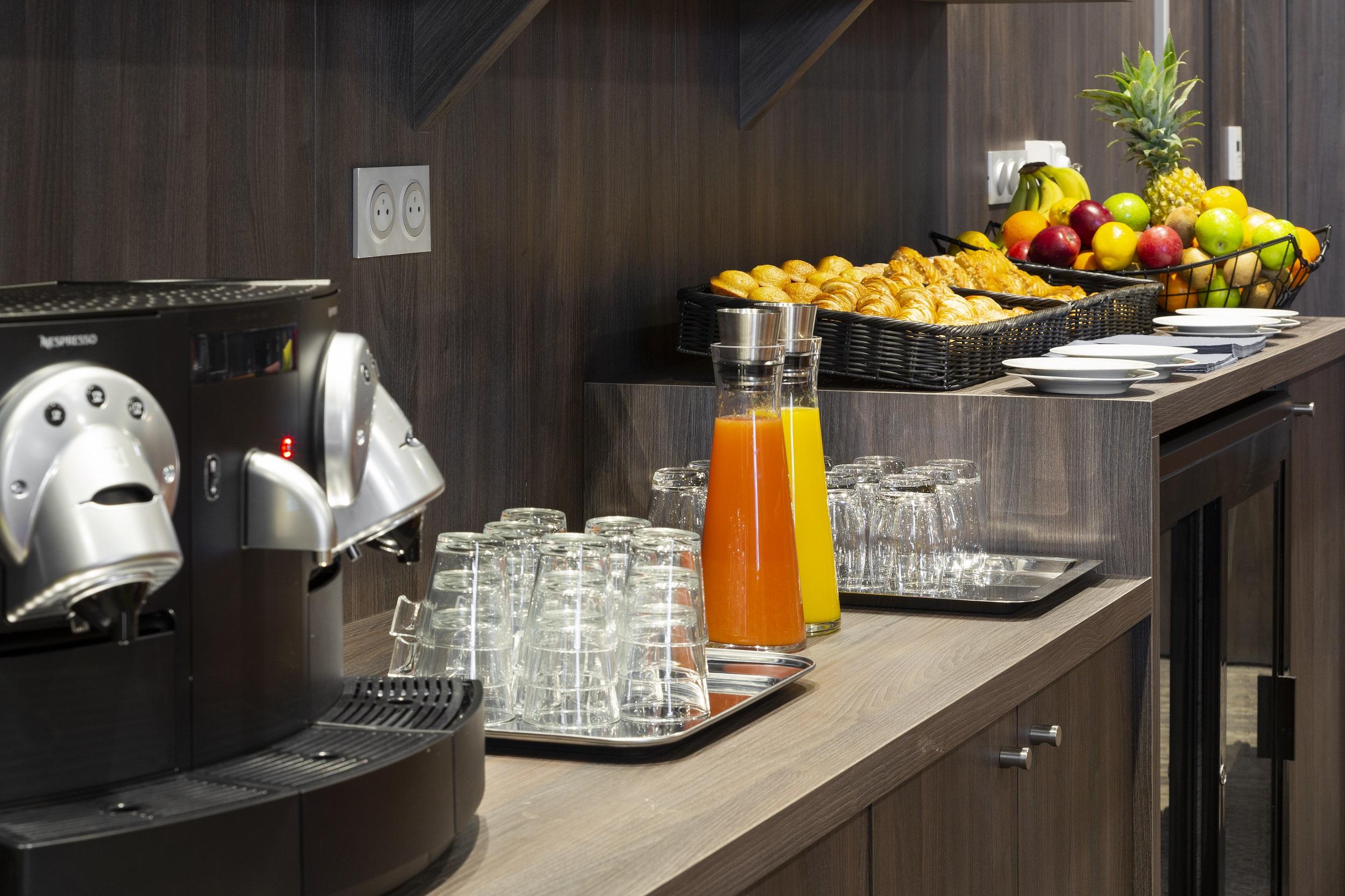Hotel Roi Soleil Prestige Plaisir - St Quentin 外观 照片